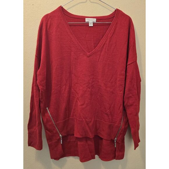Bisou Bisou Sweaters - Bisou Bisou Women's X-Small Red V Neck Zipper Accent Hi‎ Low Hem Sweater NWT